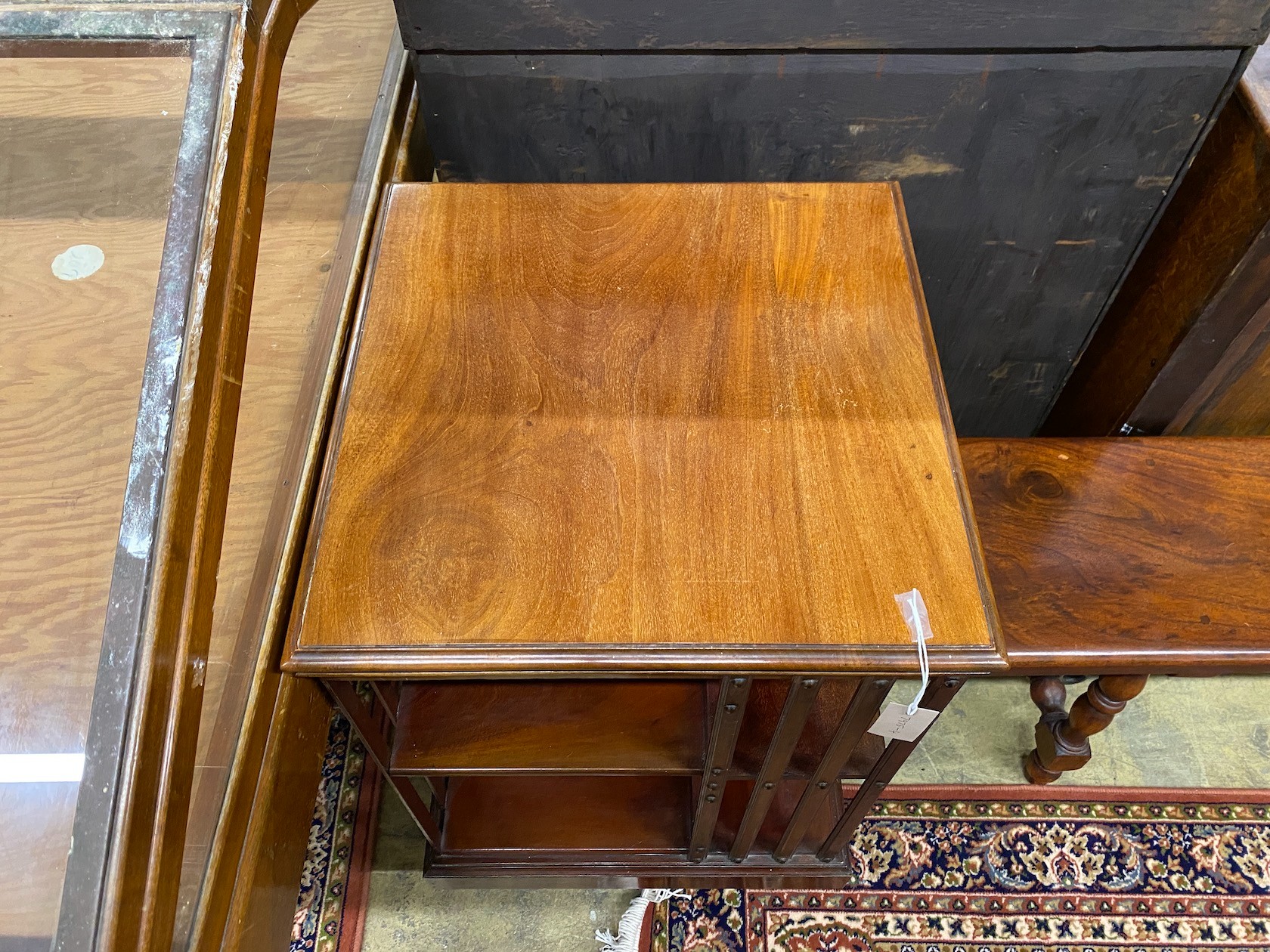An Edwardian mahogany revolving bookcase, width 49cm, depth 49cm, height 87cm
